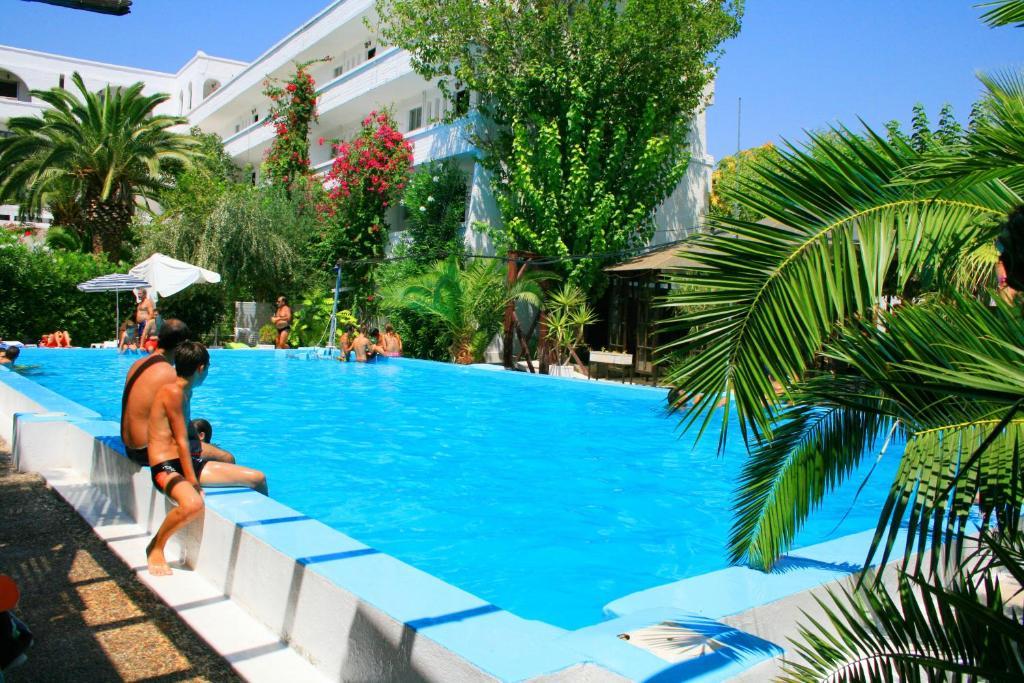 Siagas Beach Hotel Agioi Theodoroi Zewnętrze zdjęcie